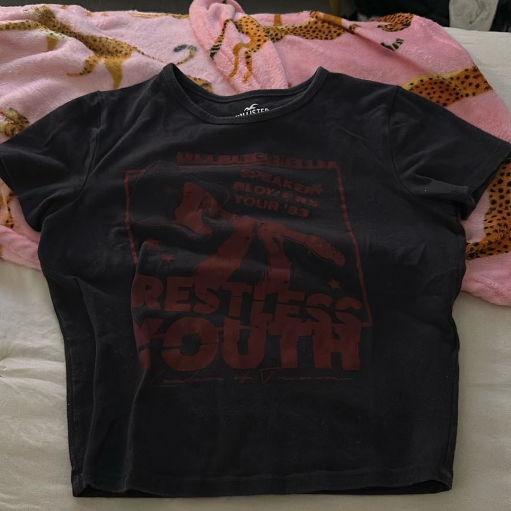Hollister tee shirt